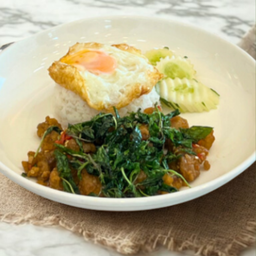 ข้าวกะเพราไก่กรอบ ไข่ดาว