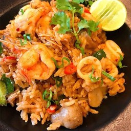 ข้าวผัดต้มยำทะเล