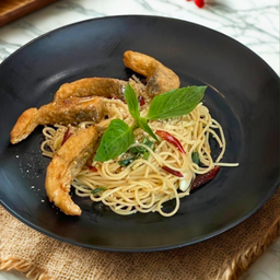 สปาเก็ตตี้ผัดพริกแห้งปลากระพง