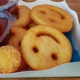 เฟรนฟายหน้ายิ้มมมม