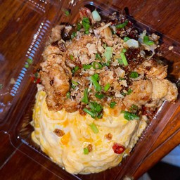 หมูคั่วพริกเกลือและไข่ข้น