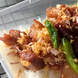 ข้าวหมูทอดคั่วเกลือ