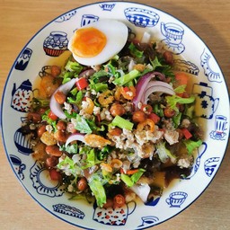 ยำ มาม่า ทรงเครื่อง