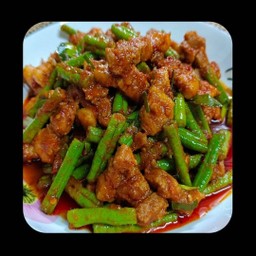 ผัดพริกแกงหมู
