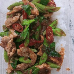 ผัดพริกแกง