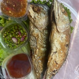 ปลาทูมันตัวใหญ่ทอด2 ตัว