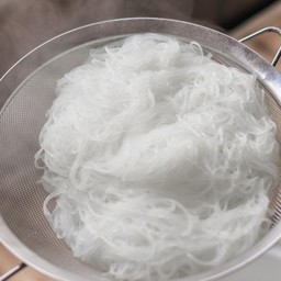 วุ้นเส้น