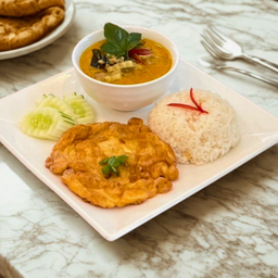 ข้าวไข่เจียวเขียวหวานไก่ยอดมะพร้าว