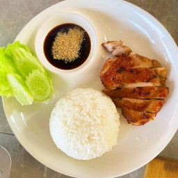ข้าวไก่ย่าง น้ำจิ้มแจ่ว