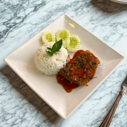 ข้าวฉู่ฉี่สเต็กปลากระพง