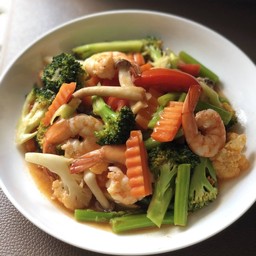 ผัดผักราดข้าว