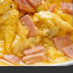ข้าวไข่ข้นใส้กรอกแฮม