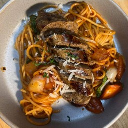 พาสต้าไส้กรอกอิตาเลียนโฮมเมดผัดซอสมะเขือเทศ