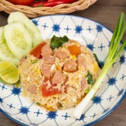 ข้าวผัดแหนม