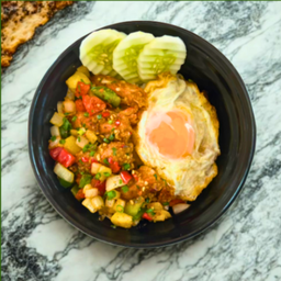 ข้าวกุ้งคั่วพริกเกลือ ไข่ดาว