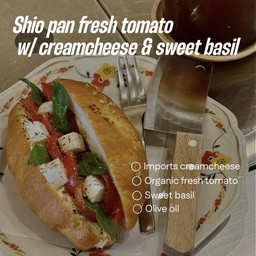 ปังเกลือ ครีมชีส มะเขือเทศสด