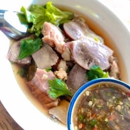 ก๋วยเตี๋ยวลิ้นวัว เฮียเบนซ์ สาขา8