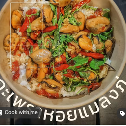 ข้าวผัดกระเพราหอยแมลงภู่