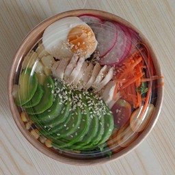 สลัดรวมสันไก่+อะโวคาโด้