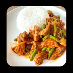 พริกแกงหมูราดข้าว