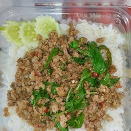 ผัดกะเพราราดข้าว