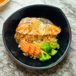 ข้าวกระเทียม แซลมอนเทริยากิ