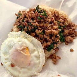 ข้าวมันกะเพราหมูสับ