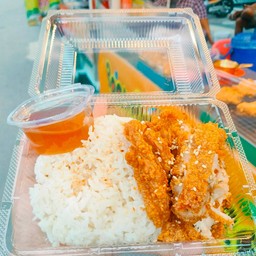 ข้าวไก่กรอบซอสน้ำปลา