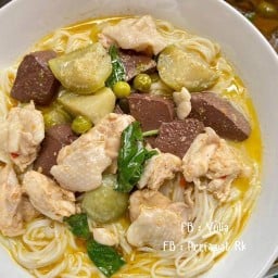 หอมฟุ๊ง ข้าวหมูทอดกระเทียมพริกสด