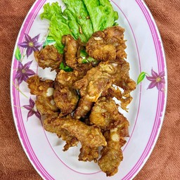 ซี่โครงอ่อนทอดกระทียม