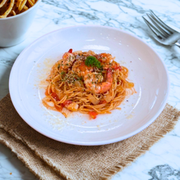 สปาเก็ตตี้ผัดซอสมะเขือเทศกุ้งสด