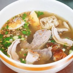 ก๋วยจั๊บน้ำใส+หมูกรอบ