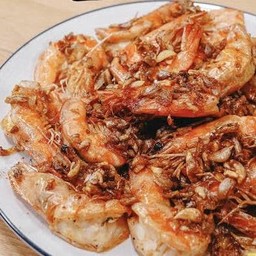 กุ้งจัมโบ้ทอดกระเทียม ตัวละ