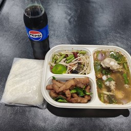 boxset ข้าวเหนียว/หมูแดดเดียว/ตำปูปลาร้า/ต้มแซ่บกระดูกอ่อน/แถมหรีข้าวเหนียว1ห่อ/แถมฟรีเป็ปซี่1ขวด