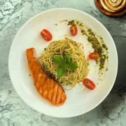 สปาเกตตี้ แซลม่อน ซอสเพสโต้