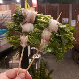 สามชั้นพันผักชี