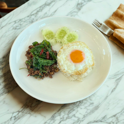 ข้าวกะเพราเนื้อวากิว ไข่ดาว