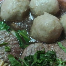 ้ตี๋ยวโกเด้งนายหมู ยุ้ยต้มเลือดหมู