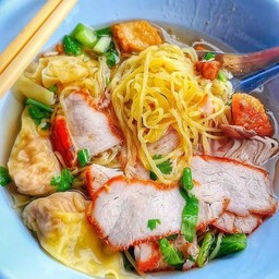 บะหมี่เกี๊ยวหมูแดง (น้ำ)