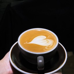 LATTE (HOT)