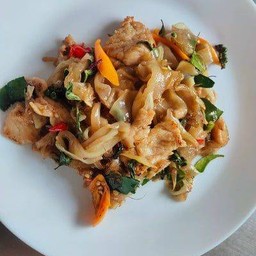 ผัดฉ่าเมนูข้าวและเส้น