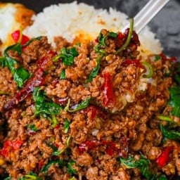 น้องแอนบ้านกระเพราและขนมจีนน้ำยา