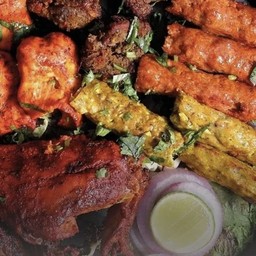 Mix platter half (chicken,lamb,shrimp,fish and mutton)