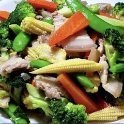 ผัดผักรวมหมูชิ้น(กับข้าว)