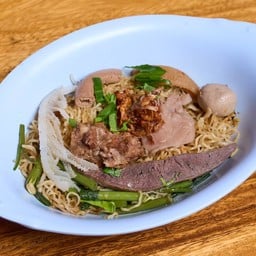ก๋วยเตี๋ยว เส้นบะหมี่เนื้อ ธรรมดา