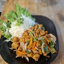 ยำเอ็นไก่ทอด