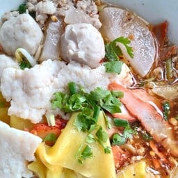 จี ก๋วยเตี๋ยวหน้าศาลเจ้า