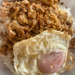 เนื้อกระเทียมไข่ดาว
