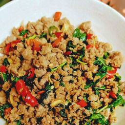 เป็นกับข้าวกระเพราหมูสับเป็นกับข้าว