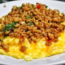 กระเพราหมูสับไข่ข้น